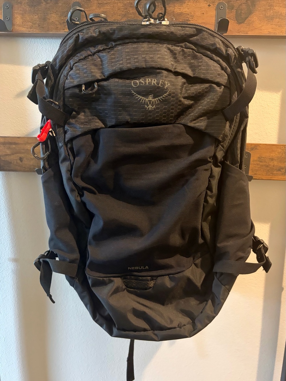 OSPREY Nebula Men's Black Backpack with Subtle Gray Accents